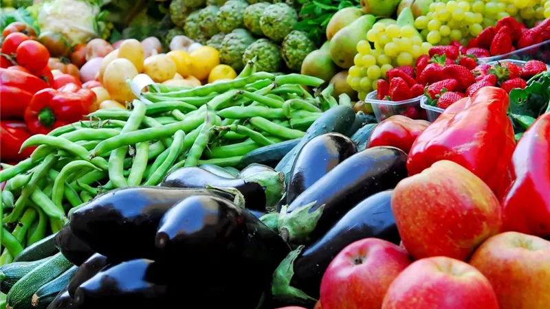 استقرار أسعار الطماطم والبطاطس وارتفاع الليمون البلدي