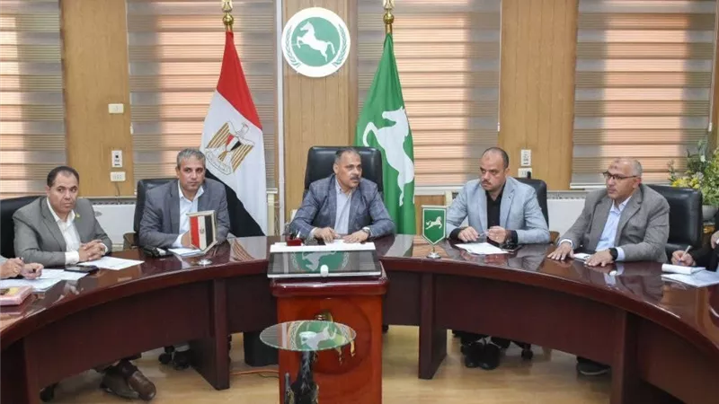 محافظ الشرقية يبحث تذليل العقبات أمام مشروعات المياه والصرف 
