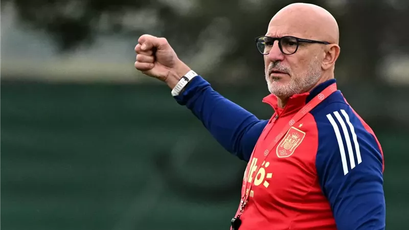 دي لافوينتي يرد على فليك حول أزمة إصابة يامال مع المنتخب