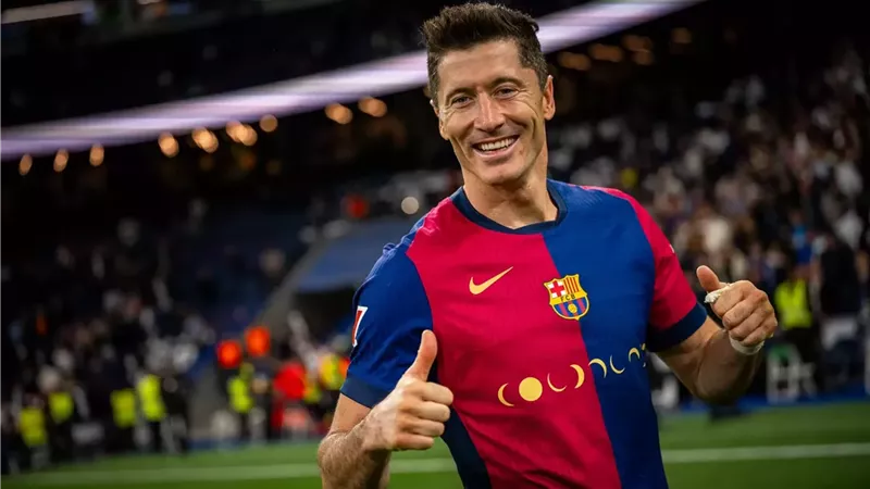 برشلونة يستبق رحيل ليفاندوفسكي بالبحث عن بديله