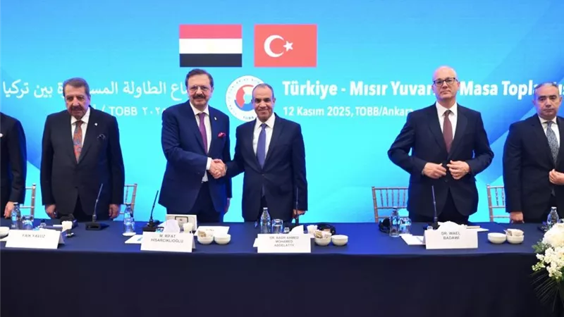 وزير الخارجية يزور مقر اتحاد الغرف والبورصات التركية في أنقرة