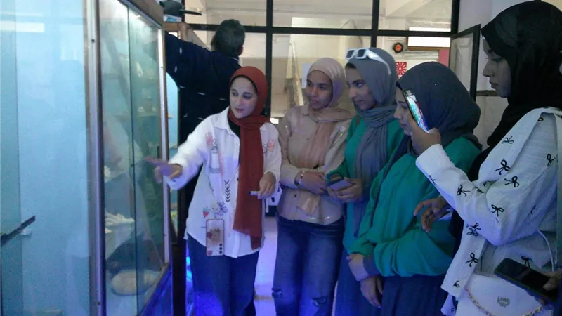 رحلة علمية لطلاب مدرستين من الإسماعيلية إلى كلية العلوم بجامعة قناة السويس