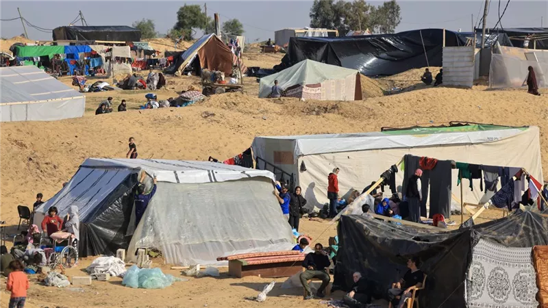 من خان يونس إلى رفح ثم مصر.. رحلة أم فلسطينية تبحث عن الحياة بعد الموت|خاص