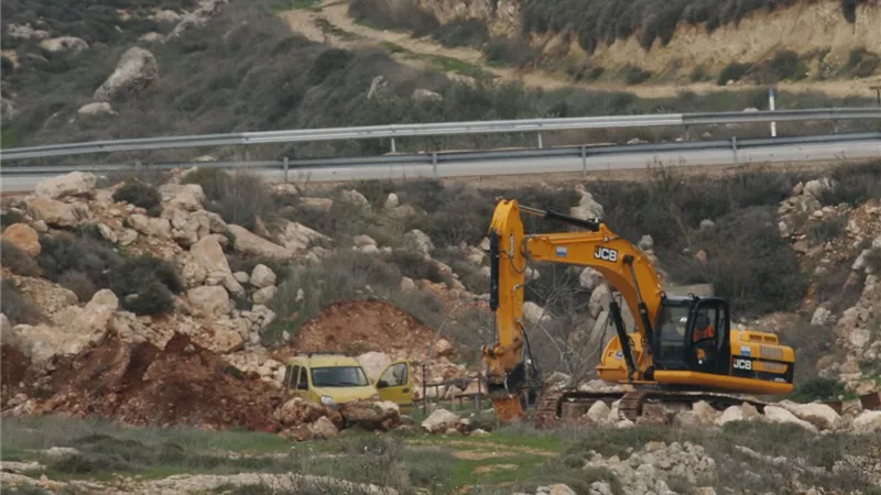 الاحتلال يستولي على 38 دونما من أراضي الفلسطينية شمال الخليل