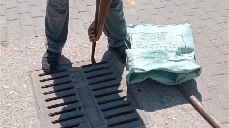 رئيس مدينة بورفؤاد يتابع جهود الأجهزة التنفيذية في تطهير صفايات الأمطار 