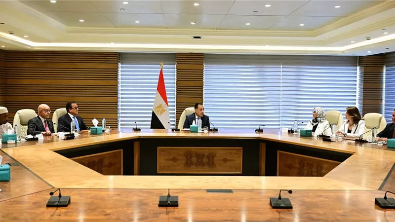 مدبولي يستقبل وفود 8 دول مشاركة في المؤتمر العالمي للسكان والصحة والتنمية 