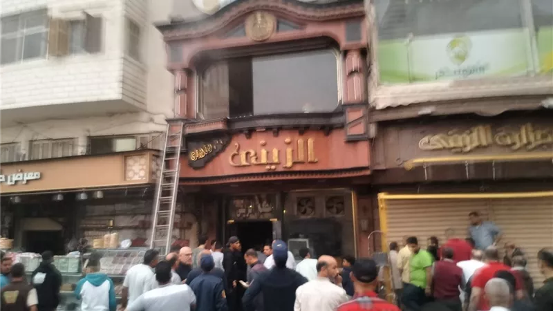اندلاع حريق هائل داخل مطعم أمام مسجد السيد البدوي بطنطا
