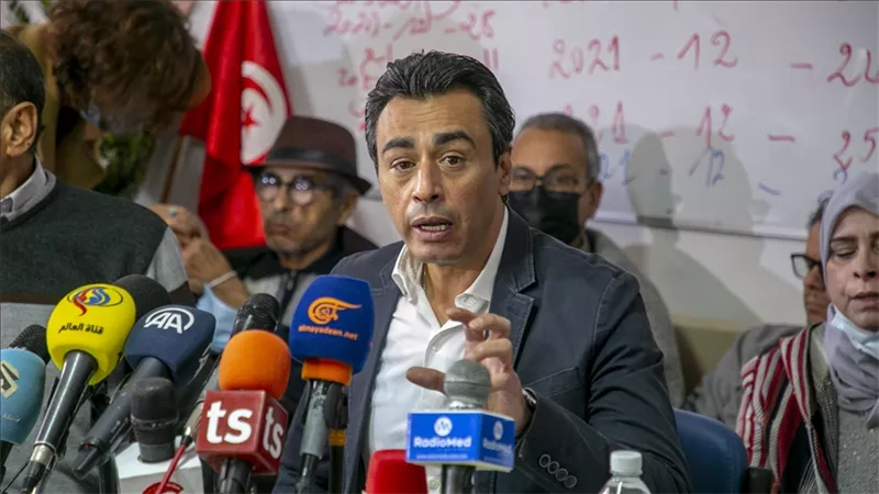 عائلة المعارض التونسي جوهر بن مبارك تكشف تعرضه للضرب داخل السجن 