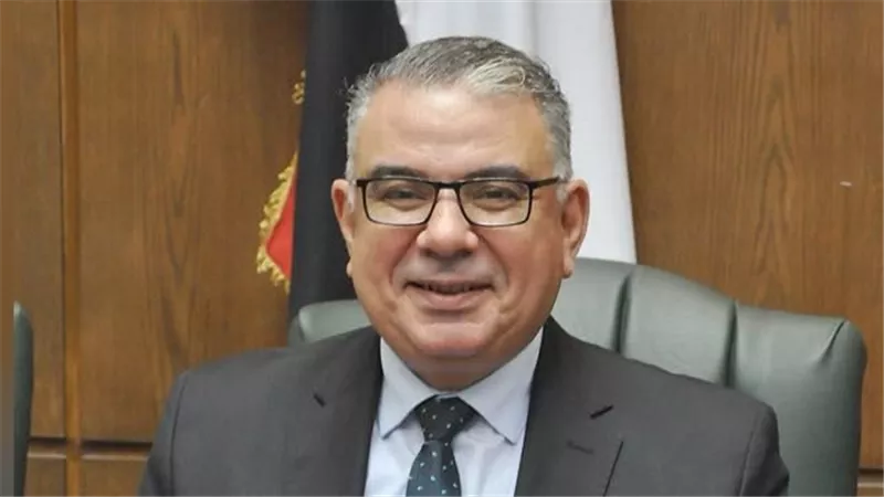 عميد «تجارة عين شمس» للطلاب: نفصل بين المصروفات ودخول الامتحانات