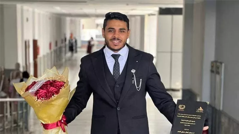 مصرع شخص وإصابة 17 آخرين في حادث تصادم سيارتين بدمياط |صور