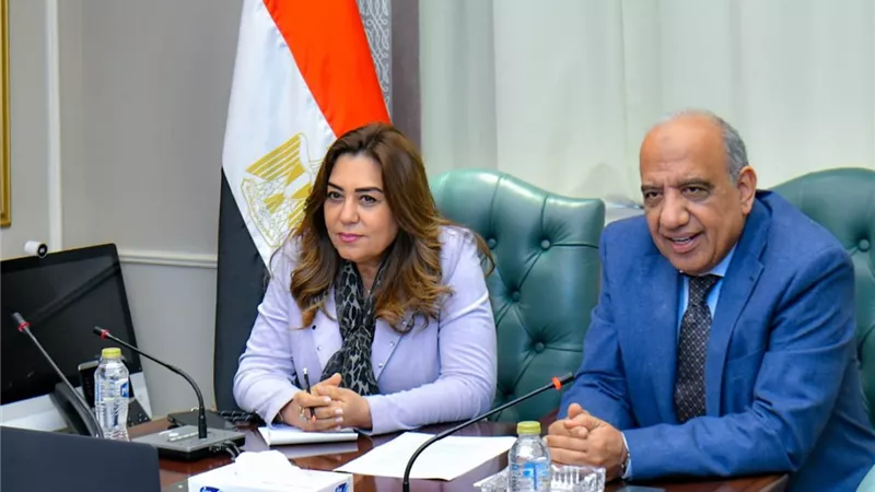 تعاون بين الكهرباء والتنمية المحلية والبيئة في مجالات الطاقة