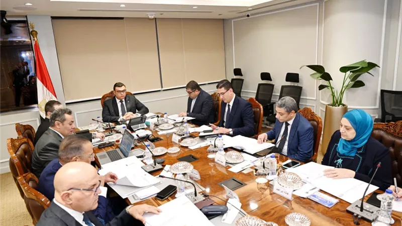 وزير الإسكان يتابع أخر مستجدات مشروعات تنفذها 