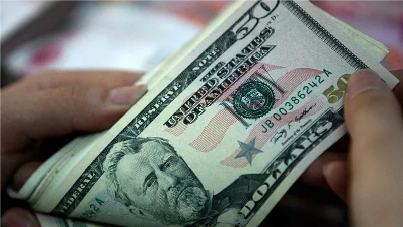 الدولار يتراجع أمام الجنيه في بداية تعاملات الخميس
