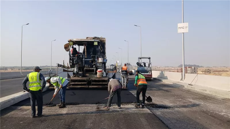 رئيس جهاز 6 أكتوبر يتابع أعمال تطوير المحاور الرئيسية والحزام الأخضر