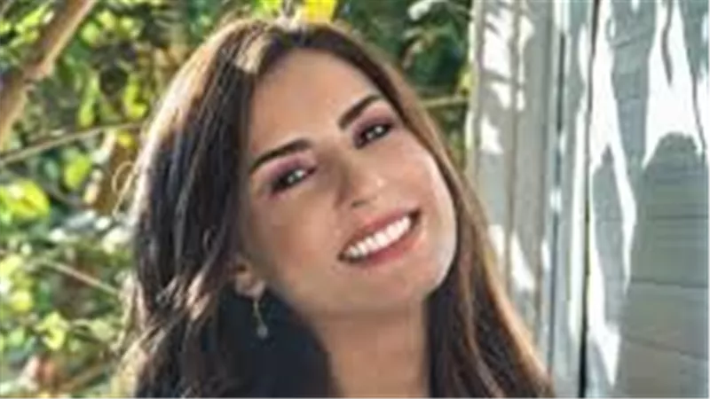فنانات تركن الأضواء.. قصص مشاهير ضحوا من أجل الأبناء 