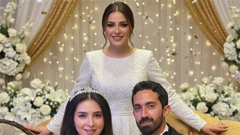 «خاطبة» تزعم أنها سبب زواج مي عز الدين وأحمد تيمور