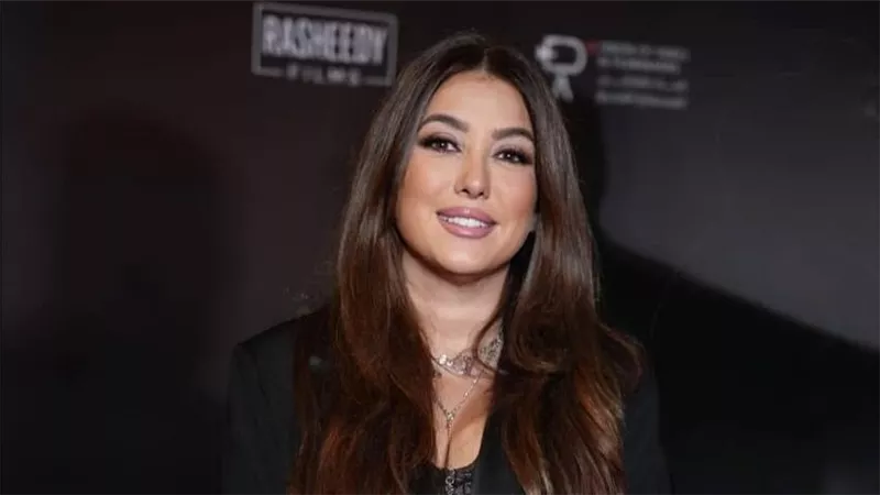 رياء وزيف وازدواجية معايير.. 3 رسائل من كندة علوش عن السوشيال ميديا