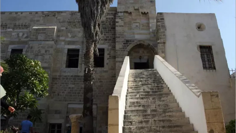 قصر الباشا في غزة.. عمال فلسطينيون يرممون ذاكرة التاريخ وسط الدمار