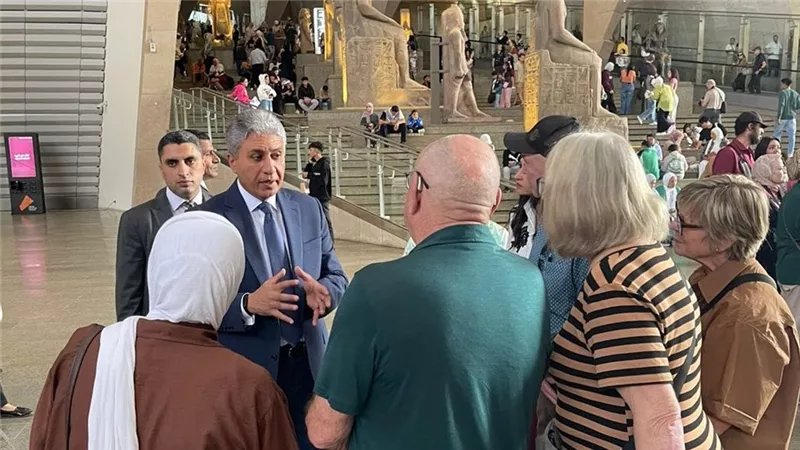 وزير السياحة يشيد بسلوك الطلاب الحضاري داخل المتحف المصري الكبير