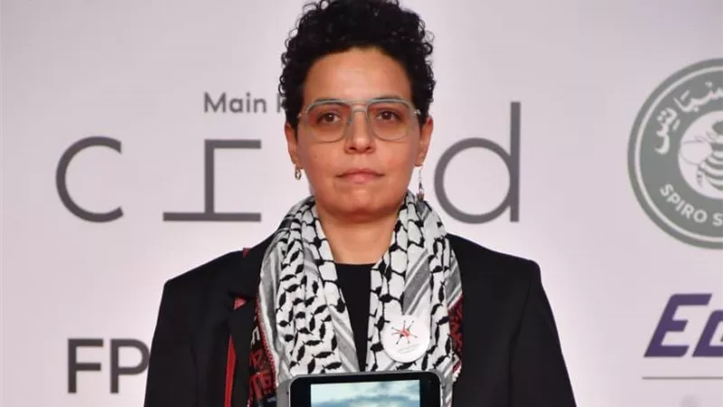 أبطال الفيلم الفلسطيني «ضايل عنا عرض» على «ريد كاربت» مهرجان القاهرة 