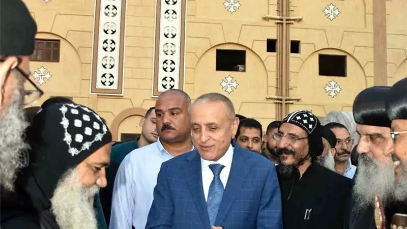 محافظ الأقصر والقيادات الأمنية يزورون دير مارجرجس بالرزيقات