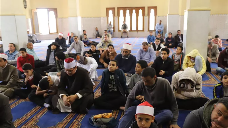 نرفع أذانين لصلاة الجمعة أم نكتفي بواحد؟ دار الإفتاء تحسم الجدل