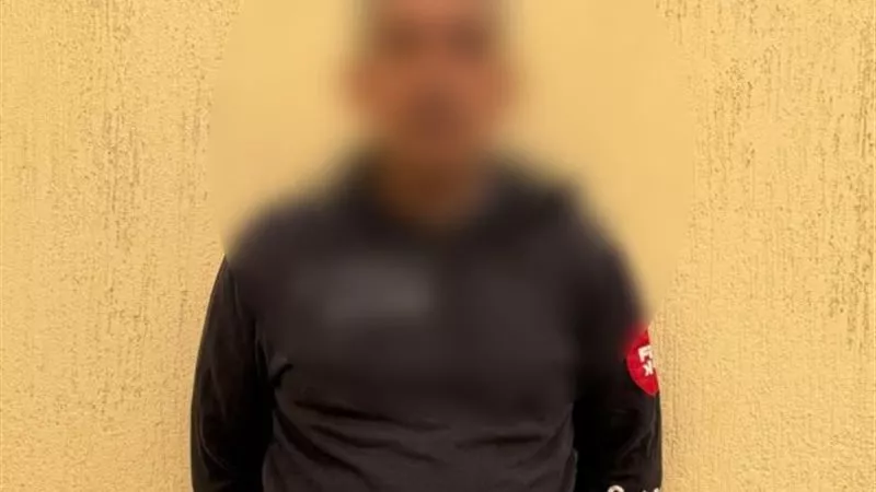 النيابة تحقق مع متهم اعتدى على رجل بسوط أمام منزله في الجيزة