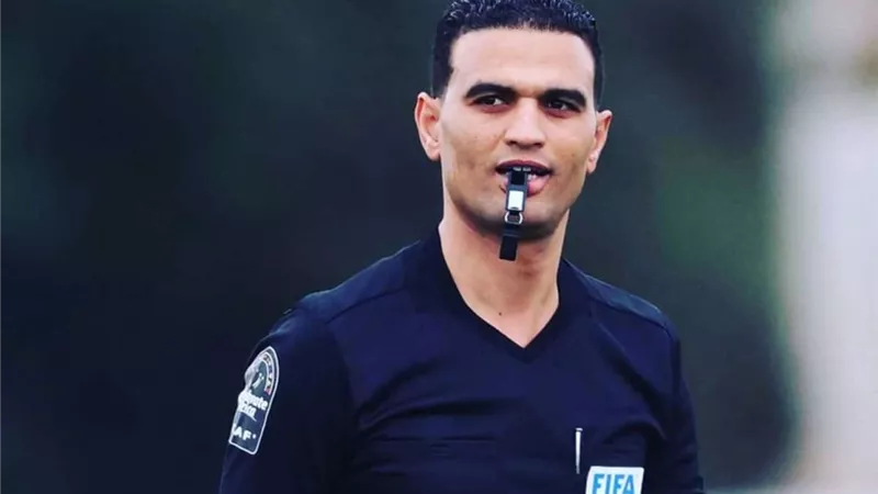 التونسـي محرز المالكي يدير مباراة الأهلي وشبيبة القبائل في دوري الأبطال 