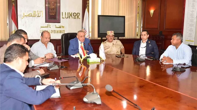 محافظ الأقصر يعقد اجتماعًا لاستعدادات احتفالات العيد القومي للمحافظة