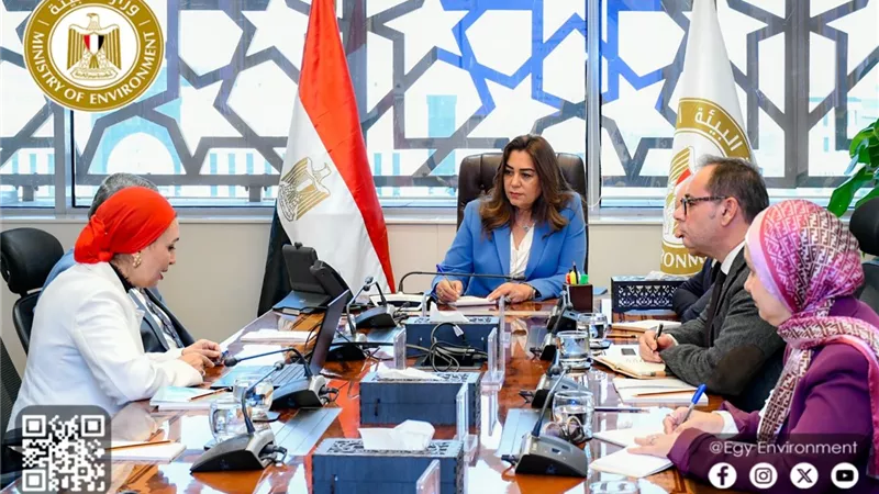 الدكتورة منال عوض تبحث تطوير مركز التميز للتغيرات المناخية 