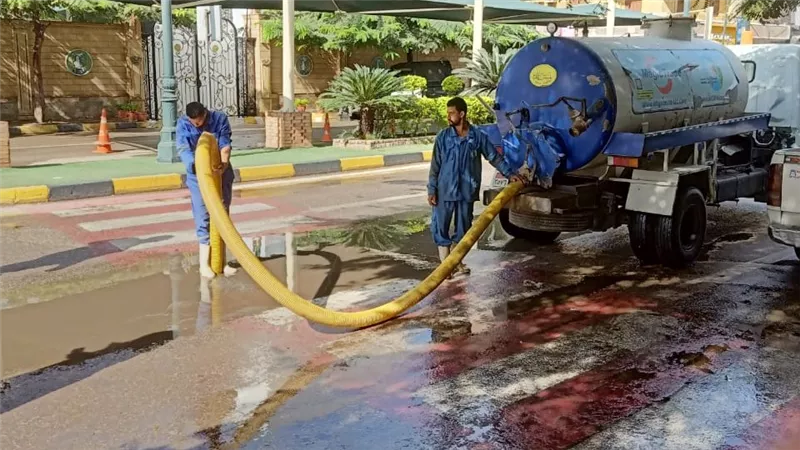 سحب تجمعات مياه الأمطار بشبين الكوم