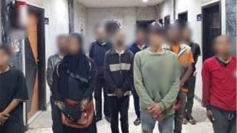 بحوزتهم 19 حدثا.. المتهمون باستغلال الأطفال في استجداء المارة بقبضة الأمن