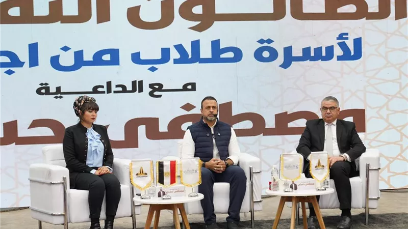 الداعية مصطفي حسني في ضيافة طلاب من أجل مصر بجامعة عين شمس