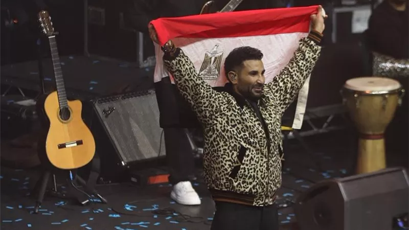 بـ علم مصر على كتفه.. أحمد سعد يبهر الجمهور في حفل لندن 