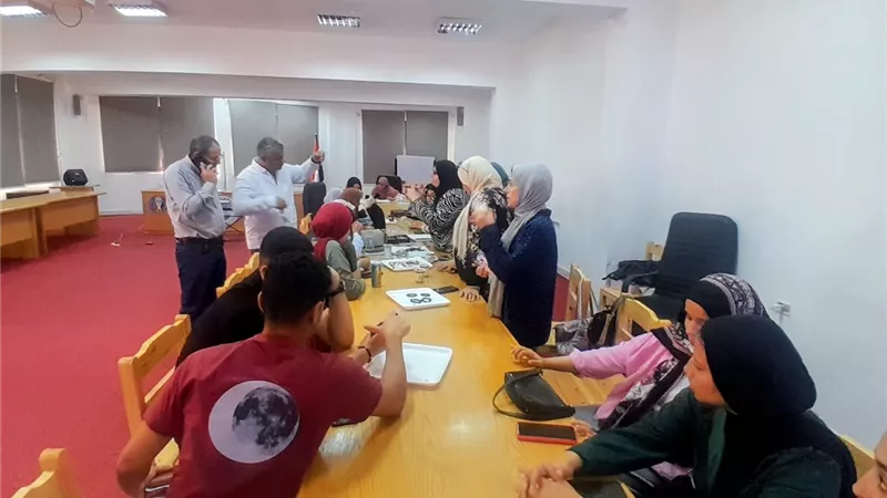 جامعة قناة السويس تنمّي مهارات طلابها على المشغولات اليدوية