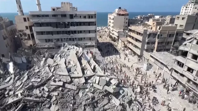 جيش الاحتلال يواصل خرق اتفاق وقف النار ويشن غارات في قطاع غزة|فيديو