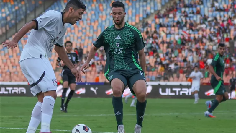 علي لطفي يشيد بأداء منتخب مصر بعد الفوز على الجزائر استعدادًا لكأس العرب
