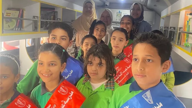 مكتبة مصر العامة تواصل جهودها في نشر الثقافة عبر المكتبة المتنقلة