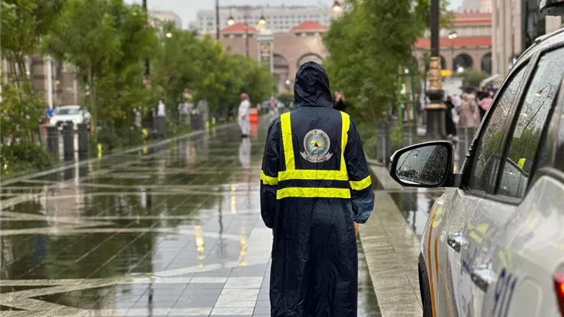 رب السماء يستجيب.. برق ورعد وأمطار بالسعودية بعد صلاة الاستسقاء |شاهد