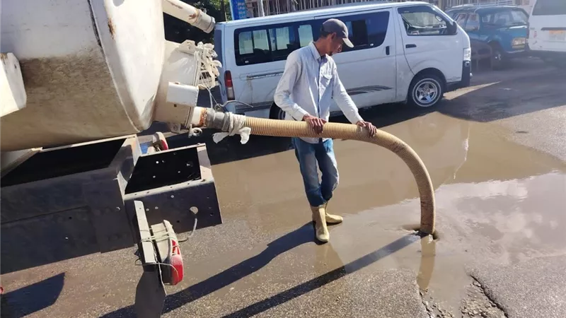 محافظ كفر الشيخ يتابع جهود رفع مياه الأمطار بمراكز ومدن المحافظة