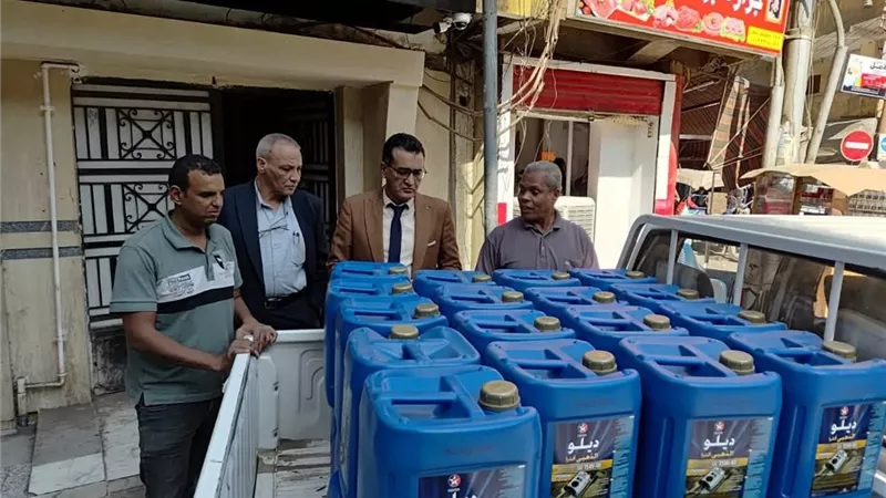في حملة تموينية.. ضبط 700 لتر زيوت داخل مخزن غير مرخص بالأقصر
