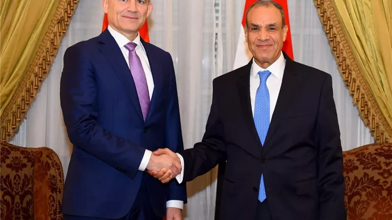 وزير الخارجية يعقد مشاورات مع وزير العدل السويسري حول القضايا الدولية