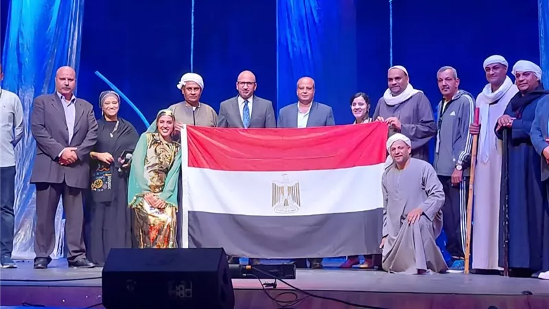 أناكوندا تبهر الجمهور الكيني بـ 