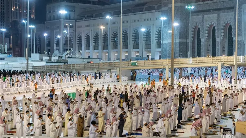 هل هناك أفضلية بين مكة المكرمة والمدينة المنورة؟ اعرف الحقيقة