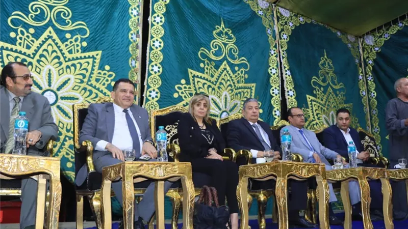 تحت شعار 
