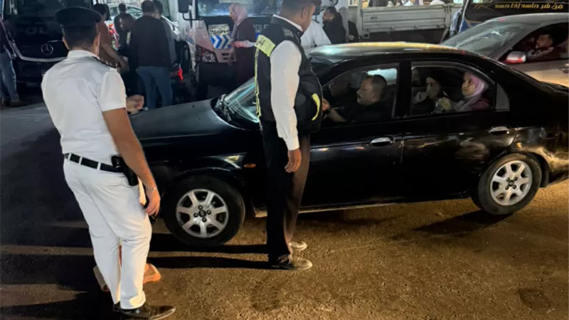 حملة أمنية مكثفة تُعيد الانضباط بعباس العقاد وتضبط المخالفات المرورية|صور 