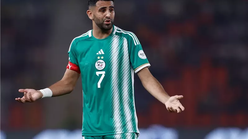 محرز: مواجهة السعودية اختبار حقيقي قبل كأس أمم إفريقيا
