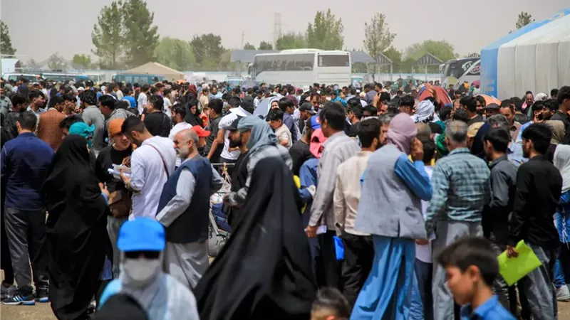 ميزانية إدارة ترامب 2027 تهدد اللاجئين الأفغان