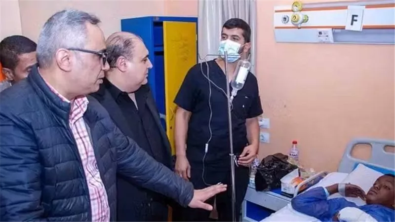 مساعد وزير الثقافة يتابع حالة مصابي حادث طلاب أسوان