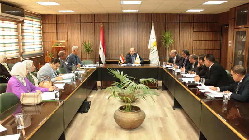 جامعة أسيوط تتابع جهود التوسع في مشروعات الاستدامة والحفاظ على البيئة